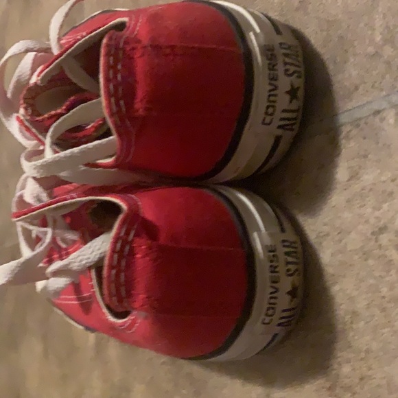 Red converse - Picture 3 of 5